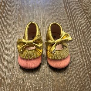 NEW! Pink & Gold baby moccasins